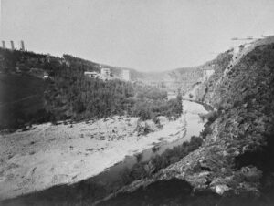 black and white photo viaduc de garabit 1884